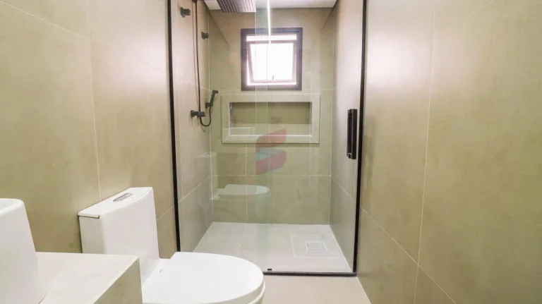 Imagem CASA com 4 dormitórios à venda com 190m² por R$ 1.199.000,00 no bairro Santa Cândida - CURITIBA / PR