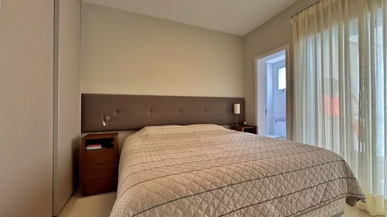 Imagem Apartamento pé na areia à venda na Riviera de São Lourenço Módulo 07: 3 quartos, 3 suítes, 3 salas, 3 vagas de garagem - 161,85m².