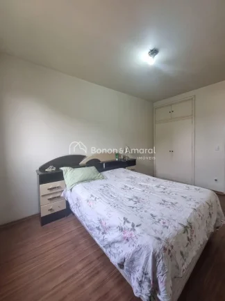 Imagem Com 2 quartos, sala, banheiro social, cozinha e área de serviço. Sem elevador (3º andar), 1 vaga ...