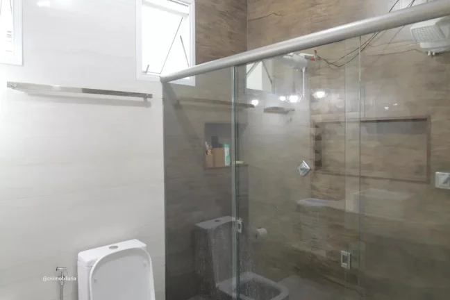 Imagem Esta ampla casa de aproximadamente 180 m² oferece um ambiente acolhedor, funcional e muito bem dist...