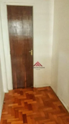 Imagem Apartamento em local previligiado no miolo de icarai,constituido por salão 03 quartos dependencias completa,vaga de garagem na escritura,andar alto so