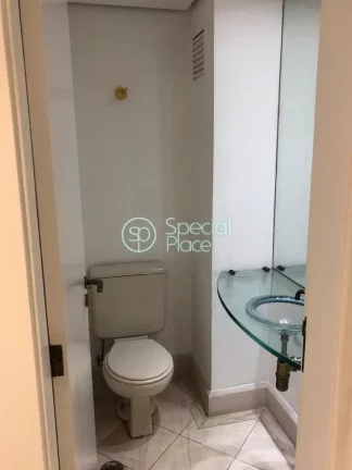 Imagem Apartamento charmoso, muito claro e arejado. Sala espaçosa com terraço e lareira; escritório e sa...