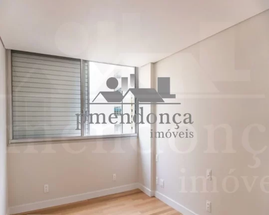 Imagem Apartamento reformado em Higienópolis com 3 suítes e 3 vagas, 236m²