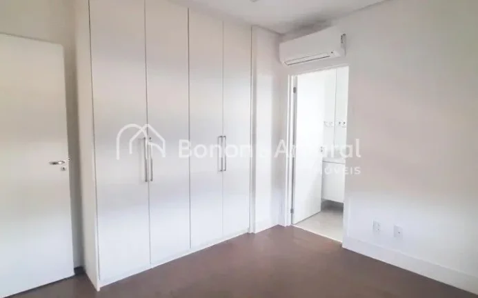 Imagem Aconchegante casa para venda em Sousas, com 200 m² de área construída. A residência possui livin...