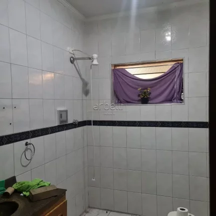 Imagem Esta espaçosa casa de 381 metros quadrados é ideal para uso residencial e comercial, situada em um...