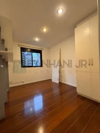 Imagem Apartamento de luxo no coração de São Paulo: 3 quartos, 3 suítes, 3 salas, 5 banheiros, 3 vagas de garagem, 170m² no Itaim Bibi.