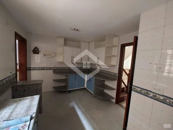 Imagem Casa 5 qrtos (2 Suítes), 2 Salões. Cond. Parque dos Girassois, Campo Grande