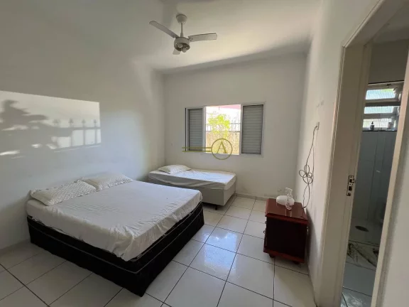 Imagem Casa térrea à venda apenas 200 metros da praia no coração da cidade piscina