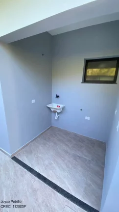 Imagem Casa com Piscina e Cascata a Venda em Peruíbe.