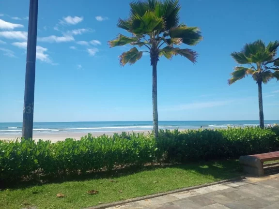 Imagem Casa, 3 dormitorios sendo 2 suites, sala e cozinha em espaço integrado, cozinha com movéis planejados, espaço gourmet com churrasqueira, 70 metros da praia. Orla da Praia com coclivia playground e monitoramento. Agende sua visita! WhatssApp (13) 99154-395