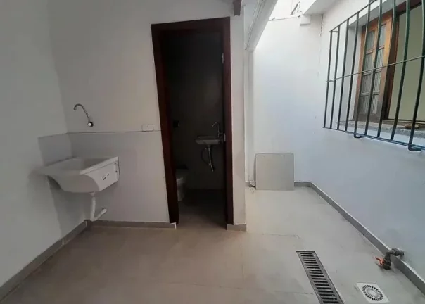 Imagem Casa para Locação em São Paulo, Lapa, 2 dormitórios, 1 banheiro, 1 vaga