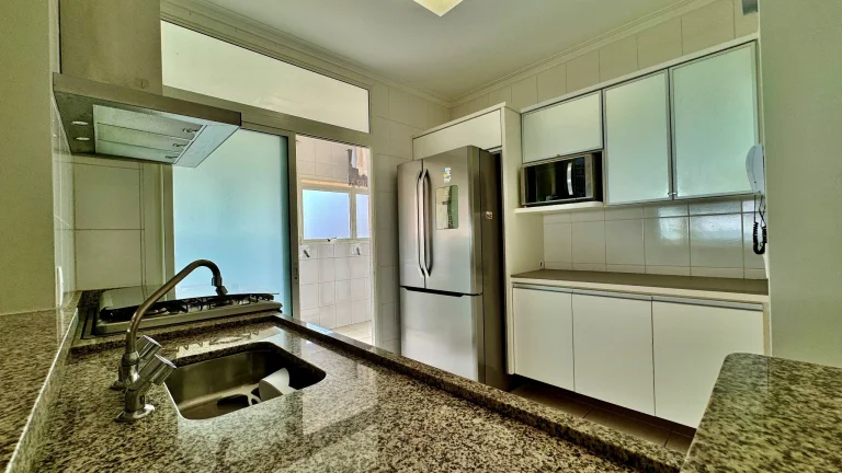 Imagem Imperdível apartamento à venda em Riviera de São Lourenço Módulo 07! 3 quartos, 2 suítes, 2 salas, 2 vagas de garagem, 124m² de área. Confira!