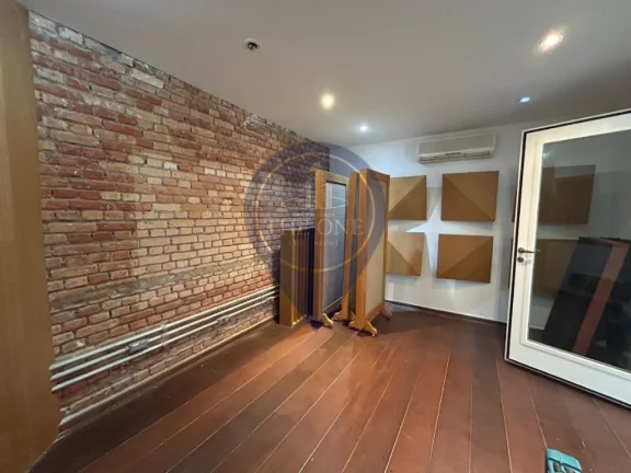 Imagem Imperdível! Casa à venda na Vila Mariana, São Paulo-SP, com 8 quartos, 1 suíte, 3 banheiros, 2 vagas de garagem e 200m².