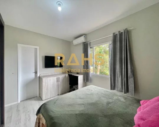 Imagem Casa Plana Parcialmente Averbada, aceita financiamento, com 1 suíte e 2 quartos, 2 vagas de garagem...