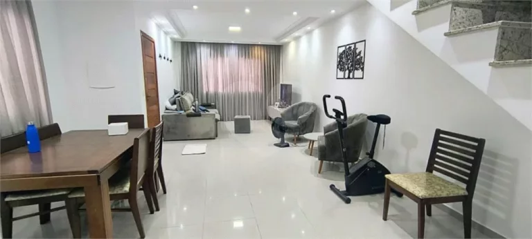 Imagem Sobrado à venda com 3 quartos, sendo 1 suíte, em Butantã, São Paulo - SP