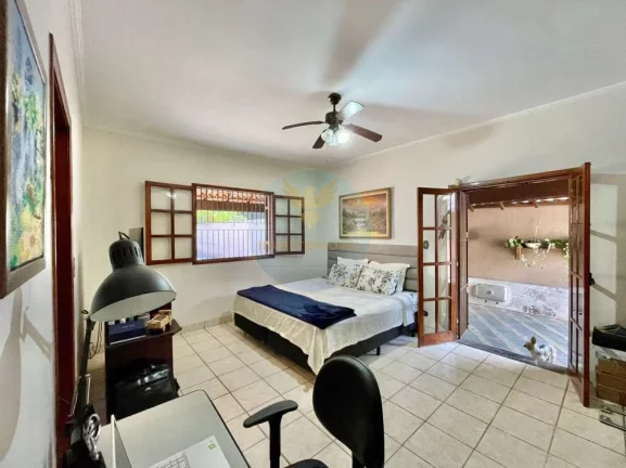 Imagem Casa em Condomínio a Venda no bairro Granja Viana - Carapicuíba, SP