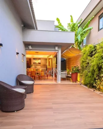 Imagem Casa 3 quartos no Jardins Madri, em terreno com 406,25m² com 209,87m² de área construída possui:...