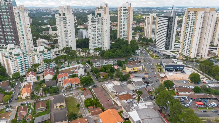 Imagem Terreno no Ecoville, com projeto para prédio em andamento.