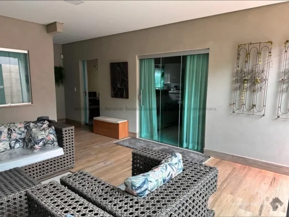Imagem Casa térrea com 3 suítes, incluindo 1 master no Jardim Jockey Club