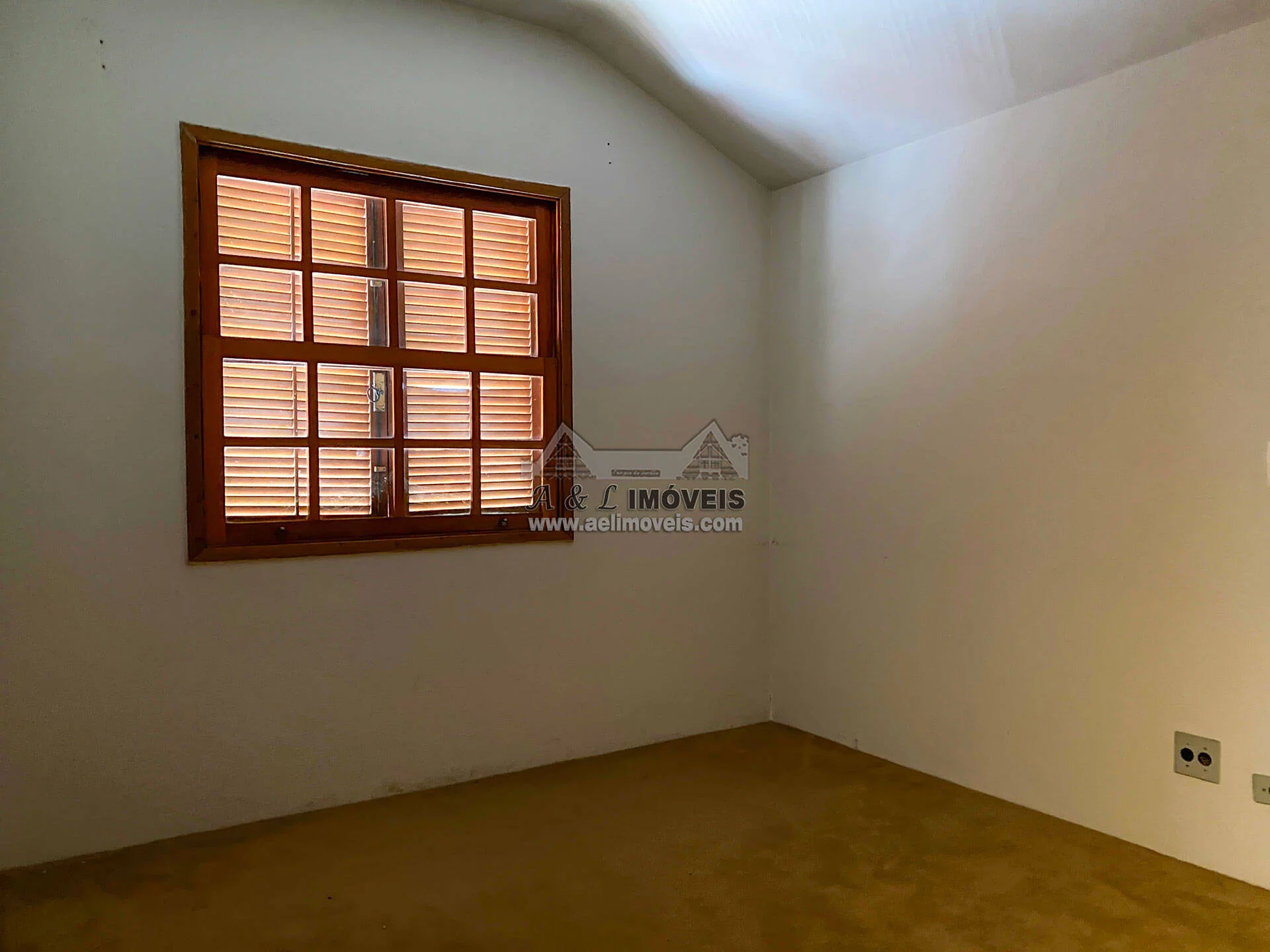 Imagem Apartamento à venda em Campos do Jordão - Ampla Cobertura c/ Charme Alpino