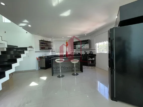 Imagem Casa de Luxo à Venda em Condomínio Villa Verde, Franco da Rocha-SP: 3 Quartos, 1 Suíte, 4 Banheiros, 2 Vagas, 330m² de Pura Elegância!