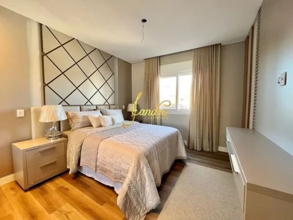 Imagem Sobrado em condomínio fechado com 04 suites mobiliada e decorada