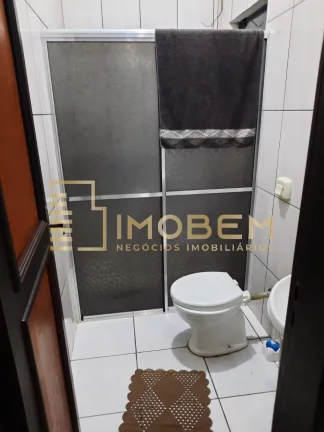 Imagem Casa à venda em Sinop-MT: 3 quartos, 1 suíte, 1 banheiro, 2 vagas de garagem, 170m² no Jardim das Orquídeas!