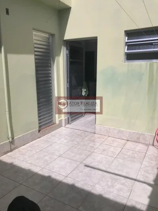 Imagem Vendo super oportunidade na vila inglesa, região do Jardim Alzira. Sobrado de 116m2, com 3 Dormitorios, sendo 1 Suíte, todos com Armários, quatro de empregada, 2 vagas de garagem com luz automática, portão automático, corredor lateral, 2 Caixa d'água de 5