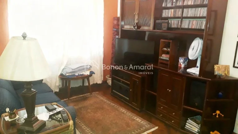 Imagem Localizada na Alameda principal do Clube, com acesso pela Portaria 1 e próxima à área administrat...