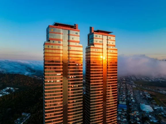 Imagem Duplex com 7 dormitórios à venda sendo 7 suítes, 421.6 m² por - R$ 13.790.000,00 - Barra Sul - Bal. Camboriú/SC