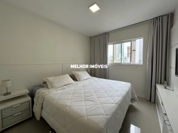 Imagem Apartamento á venda mobiliado e decorado, com 3 dormitórios e 2 vagas de garagem no centro de Balneário Camboriu