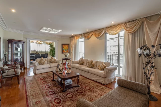 Excelente apto no ParaÃ­so, um por andar, living bastante amplo com varanda enorme e uma vista lindÃ...