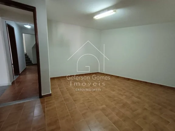 Imagem Casa à Venda com 7 quartos sendo 2 suítes, Centro - Mantena - MG