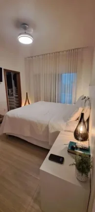 Imagem Casa em condomínio de luxo no bairro Caguassu em Sorocaba-SP: 3 quartos, 1 suíte, 4 banheiros, 4 vagas de garagem.