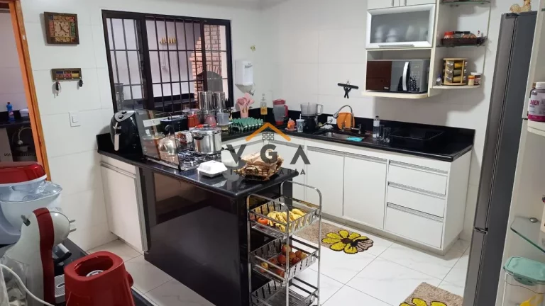 Imagem Sobrado para Venda em São Paulo, Vila Londrina, 5 dormitórios, 1 suíte, 3 banheiros, 3 vagas