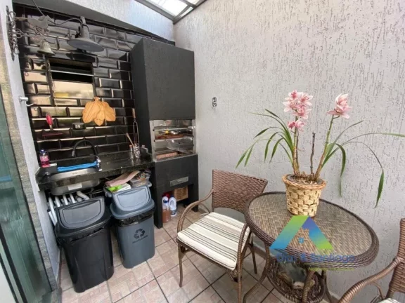 Imagem Sobrado com 4 Quartos e 5 banheiros à Venda, 180 m² por R$ 899.900