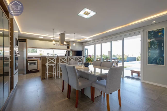 Imagem Casa Alto Padrão 4 dormitórios!