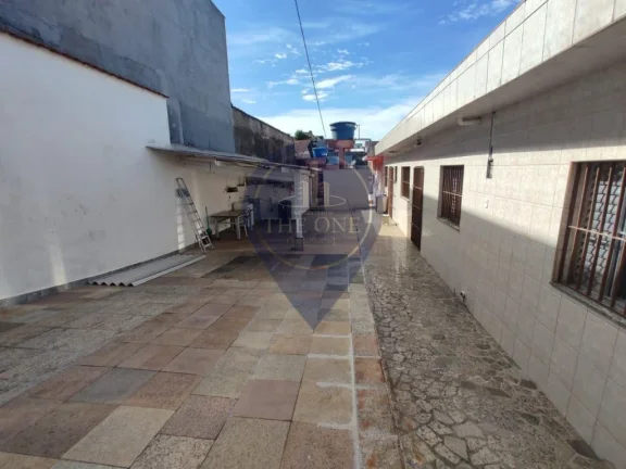 Imagem Casa à venda em Guarulhos, Vila Carmela II: 3 quartos, 2 salas, 2 banheiros, 4 vagas de garagem. Imperdível!