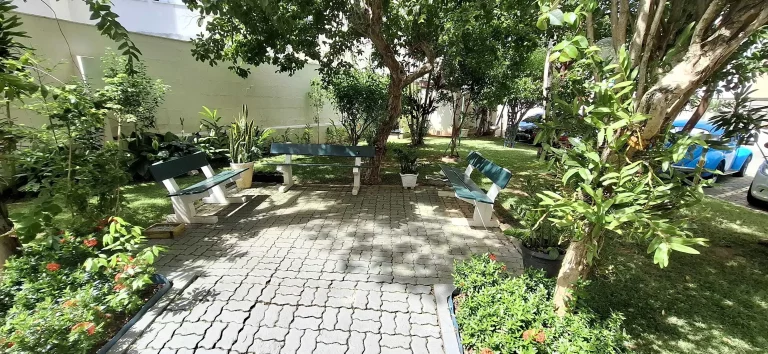 Imagem Apartamento mobiliado com 3 dormitórios sendo 1 suíte e 1 vaga de garagem em Florianópolis