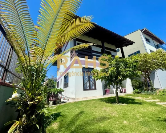 Imagem Ótimo sobrado averbado localizado no Saguaçu, com amplo espaço de fundos, com churrasqueira, pisc...