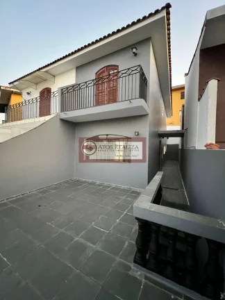 Imagem Alugo Oportunidade no em Interlagos região da cidade Dutra. Sobrado de 108m², imóvel com 2 Suítes, 1 com varanda, Cozinha ampla, Sala de estar, Sala de Jantar, Lavabo, Churrasqueira com cobertura Tetratil Zetaflex, quintal, 2 vagas de garagem cobertas com