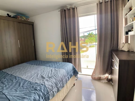 Imagem Sobrado Geminado com 115 m² de área construída com 1 suíte e 2 quartos, 2 vagas de garagem a ven...