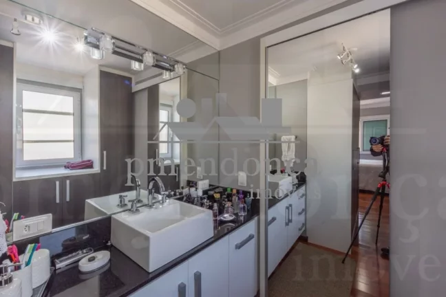 Imagem Apartamento reformado a venda em Pinheiros com 3 quartos e 2 vagas, 105m².