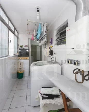 Imagem Apartamento em ótima localização, piso de madeira. Living para 2 ambientes, lavabo, 3 dormitório...
