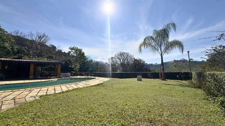 Imagem A escala monumental da Serra da Mantiqueira aos seus pés
