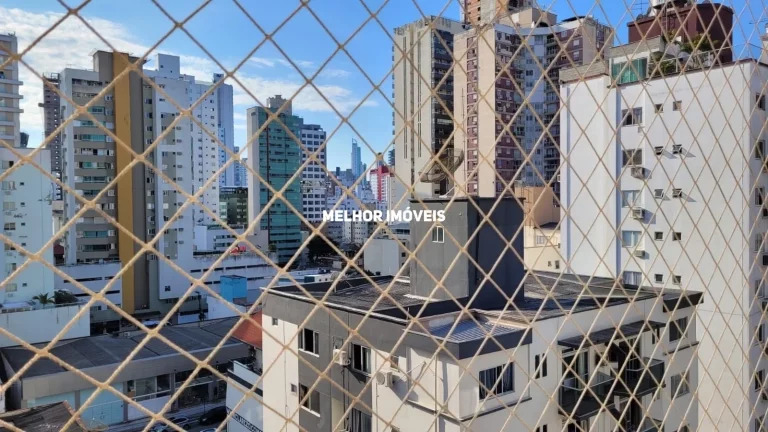 Imagem Apartamento à venda com 02 dormitórios sendo 01 suíte localizado no centro de Balneário Camboriú - SC