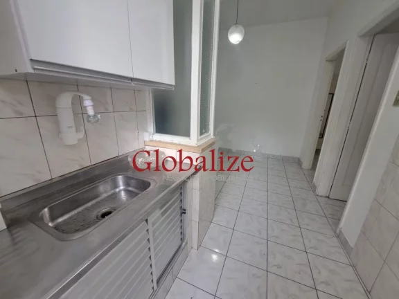 Imagem Apartamento à venda com 55m², 2 quartos, elevador, vaga, 1 quadra da praia por R$427.000,00 no Boqueirão em Santos