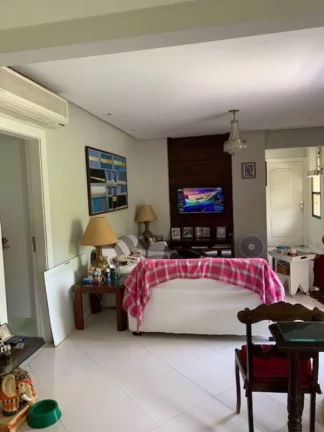 Imagem 3/4, 2 Suites, atualmente modificado p/ 2 Suites, c/ sala ampliada, lavabo e varandas - localizado na Rua da Graça, plana, ao lado do Museu MAC Bahia