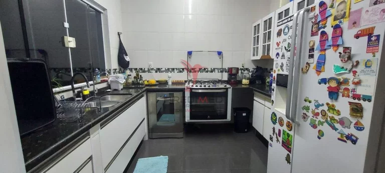 Imagem Casa para venda no Clube dos 500 , quintal, aceita financiamento. Guaratinguetá