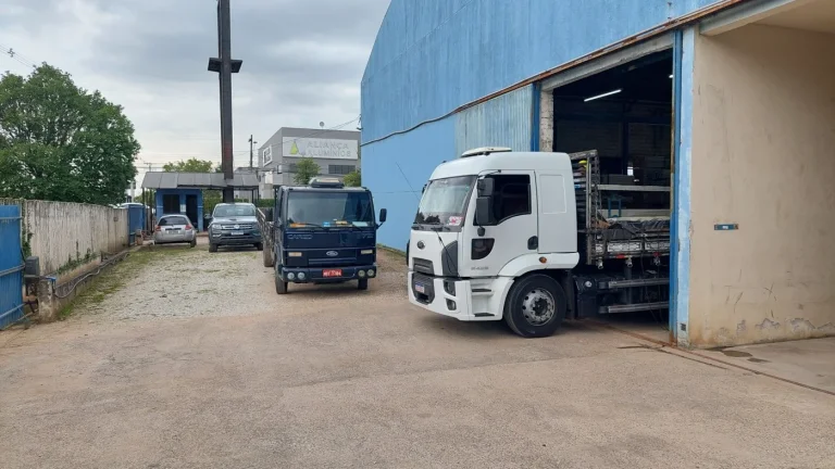 Imagem Barracão industrial 2500 m2 em Curitiba. Bairro Boqueirão